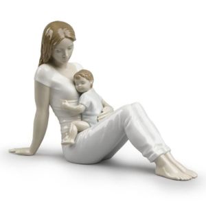 A mother's love Figurine Type 445