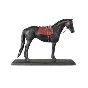 Скульптура английской породистой лошади