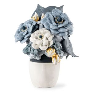 Vase mit Blumen. Blau