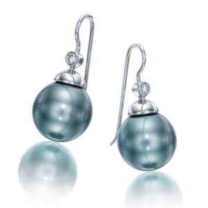 White gold earrings with gray Tahitian pearls and diamonds